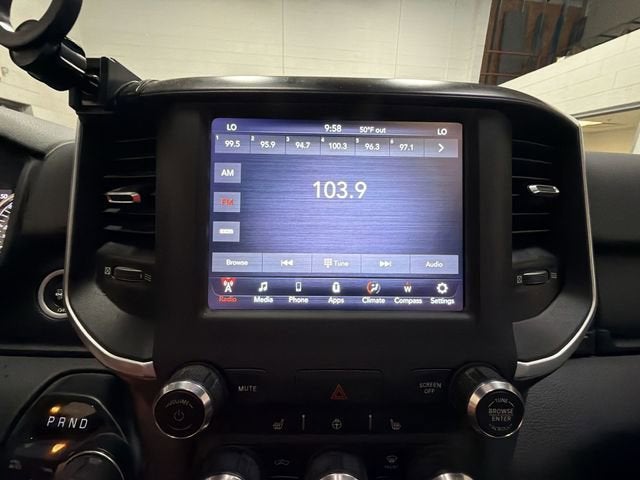 2021 RAM 1500 Big Horn Crew Cab 4x4 5'7" Box