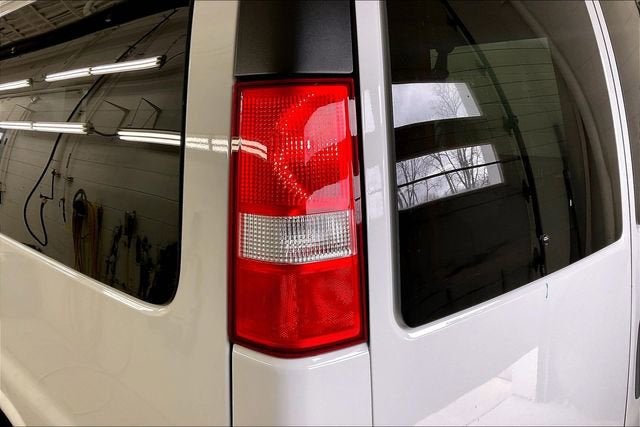 2023 Chevrolet Express Passenger 3500 1LT