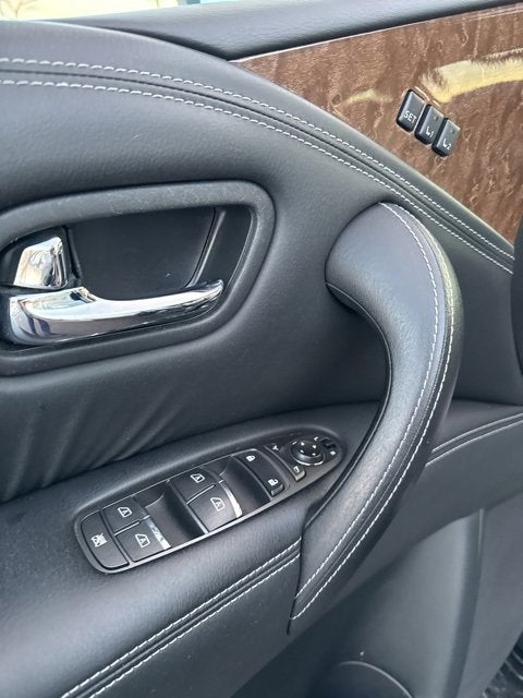 2017 INFINITI QX80 Base