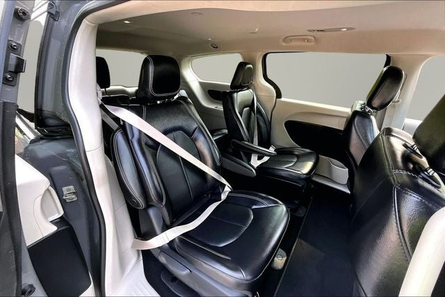 2022 Chrysler Pacifica Hybrid Touring L