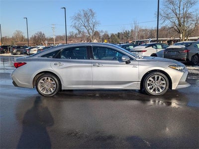 2019 Toyota AVALON HYBRID XLE Plus