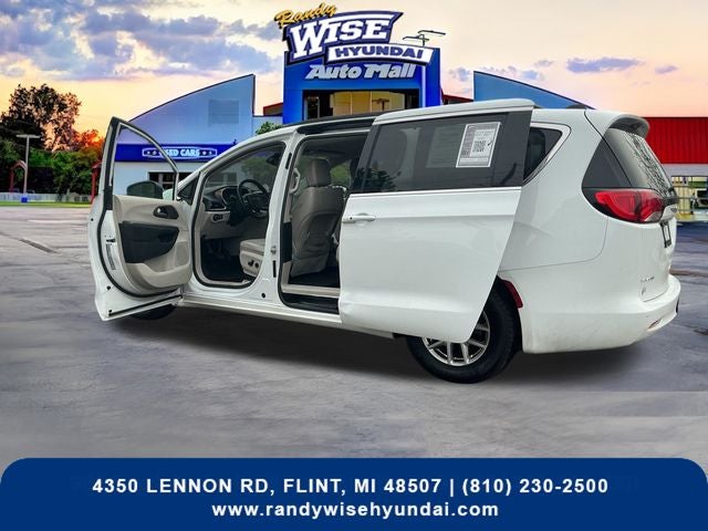 2021 Chrysler Voyager LXI