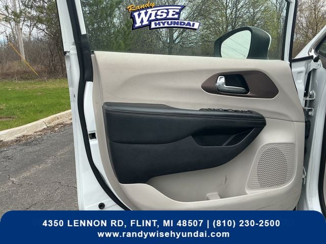 2021 Chrysler Voyager LXI