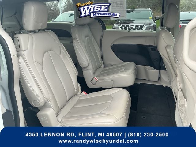 2021 Chrysler Voyager LXI