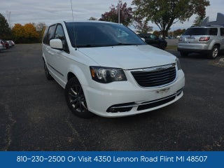 2016 Chrysler Town &amp; Country S