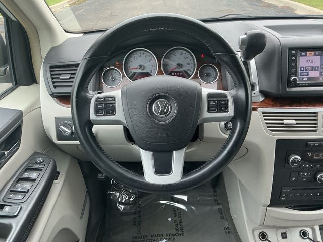 2014 Volkswagen Routan SEL Premium