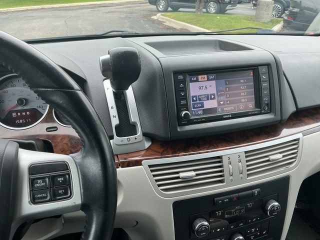 2014 Volkswagen Routan SEL Premium