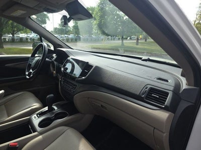 2019 Honda Pilot EX-L w/Navigation and Rear Entertainment System