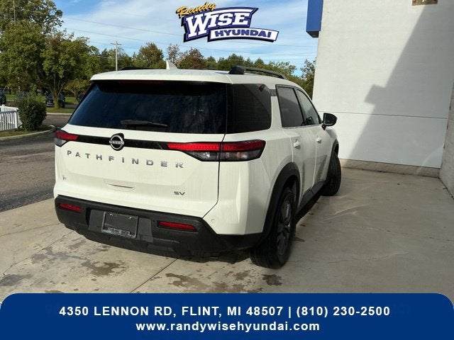 2024 Nissan Pathfinder SV