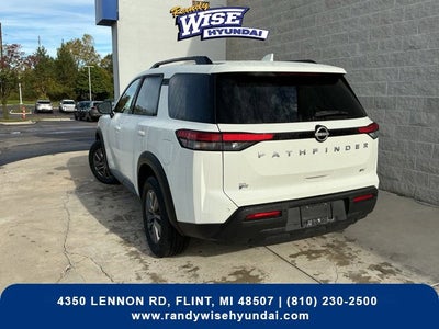 2024 Nissan Pathfinder SV